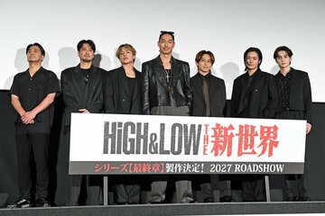 （左から）HIRO、平沼紀久、白濱亜嵐、AKIRA、NAOTO、川村壱馬、吉野北人