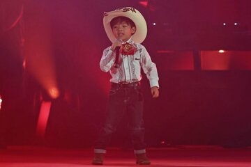 亀田和毅の入場曲を歌う息子