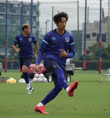 鹿島戦に向けて汗を流すＦＣ東京・室屋