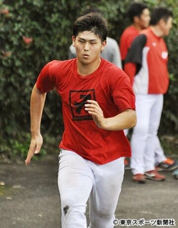  苦手な走り込みで汗を流す高橋昂