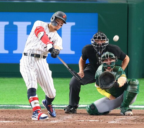 WBC】佐藤輝明「大会初安打」は貴重な代打ダメ押しタイムリー＆二塁