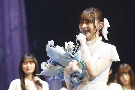 卒業セレモニーで感謝を語った乃木坂４６・鈴木絢音