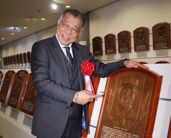 掛布雅之氏の〝豪快伝説〟 飲酒してサインに応じたら…「お宝グッズ」に