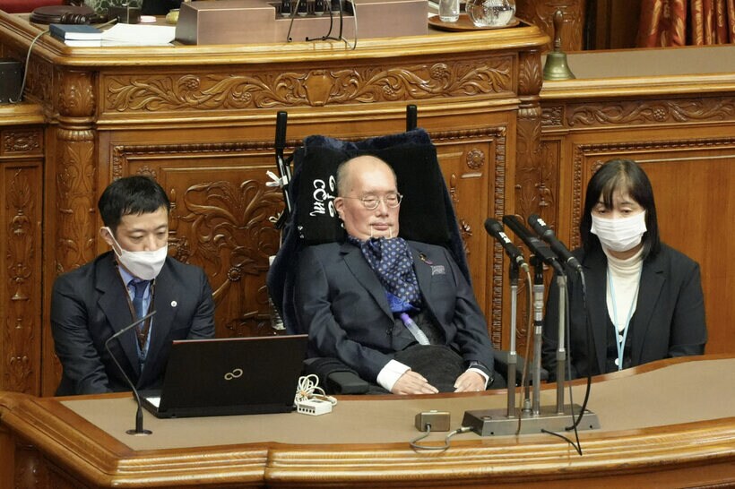 代表質問したれいわ新選組の舩後靖彦参院議員