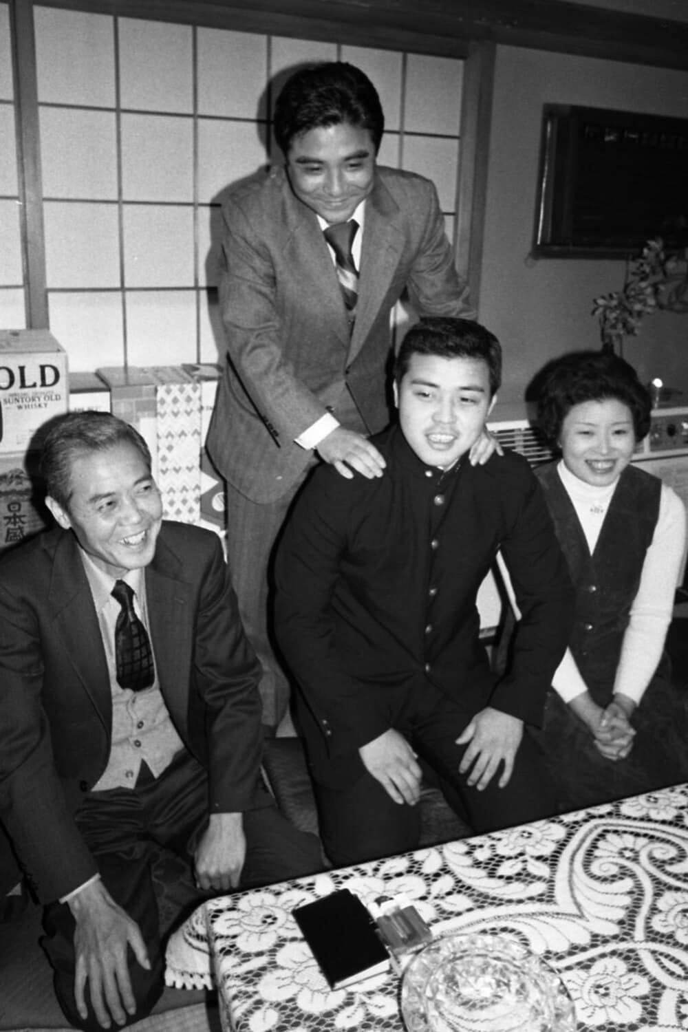 早大野球部で記録を打ち立てた岡田彰布(前列中央、79年)