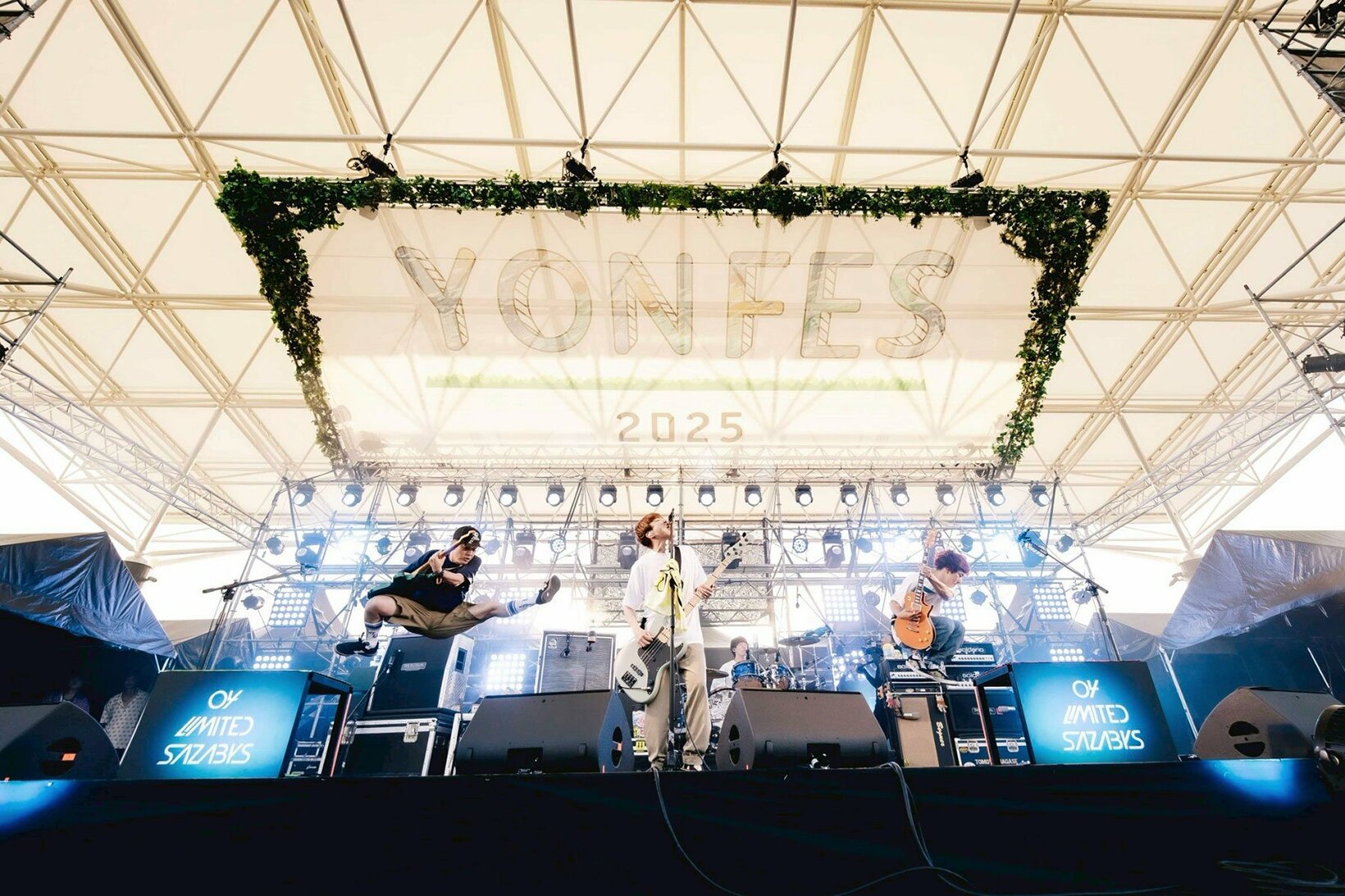 会場を盛り上げる04 Limited Sazabys（撮影・藤井拓）