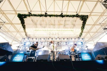 会場を盛り上げる04 Limited Sazabys（撮影・藤井拓）