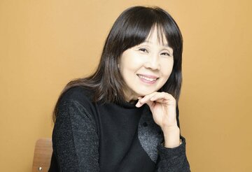  卒業する池田からバトンタッチを受ける島本