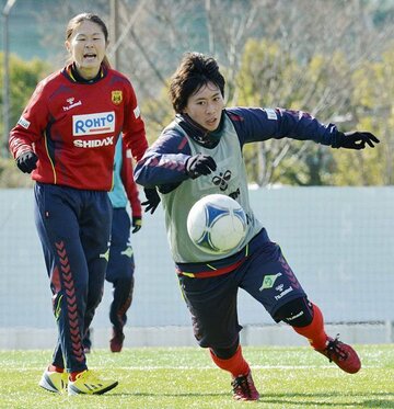  レジェンド澤さんから〝なでしこ魂〟を叩き込まれた高瀬㊨