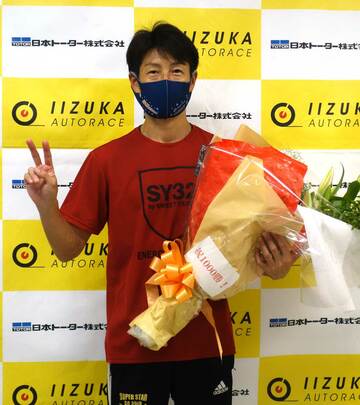  リーチ一発で１０００勝を決めた篠原睦（東スポWeb）