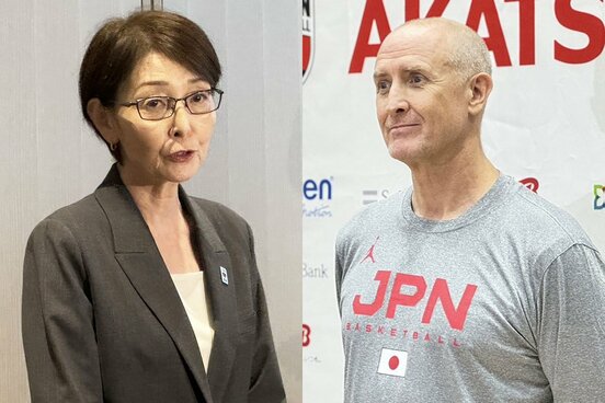 三屋裕子JBA会長(左)とホーバス監督