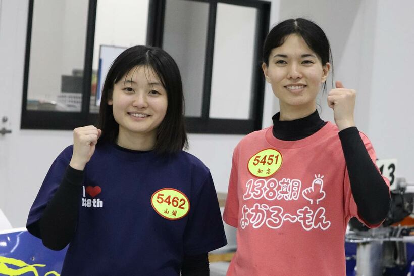 （左から）山浦槙、知念伶奈