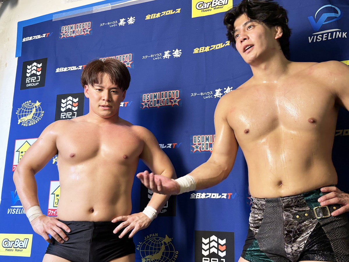 7・18後楽園で亮生らのアジアタッグに挑戦する安齊勇馬(右)と小藤将太の「メロ男コンビ」