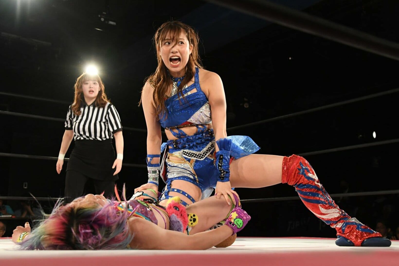 前哨戦で遠藤有栖(下)と火花を散らしている荒井優希