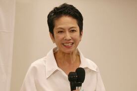 あいさつした蓮舫氏