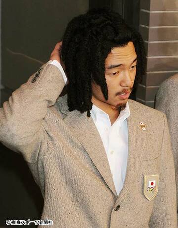  バンクーバー五輪で記者の囲み取材を受ける国母容疑者（２０１０年）