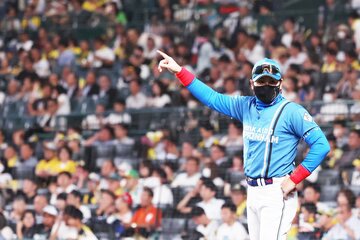 超満員の甲子園での采配となった日本ハム・新庄監督