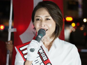 街頭演説する三原じゅん子（東スポWeb）
