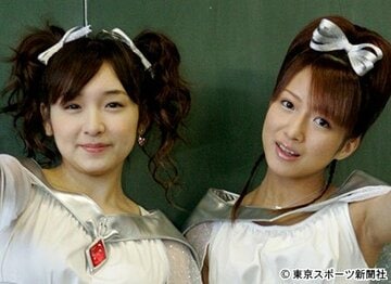  「Ｗ（ダブルユー）」時代の加護亜依（左）と辻希美