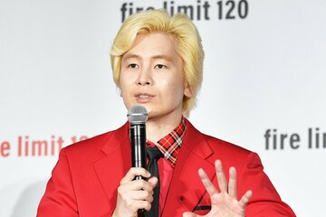 イベントに出席したカズレーザー