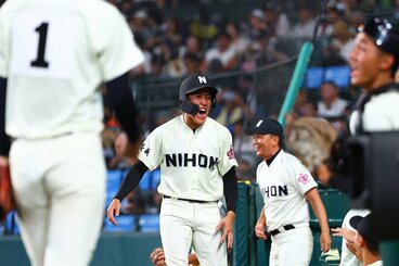 先制のホームを踏んだ長崎日大・竹内剛はこの表情