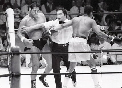 猪木とスピンクスの異種格闘技戦を裁いたガッツ石松(1986年)