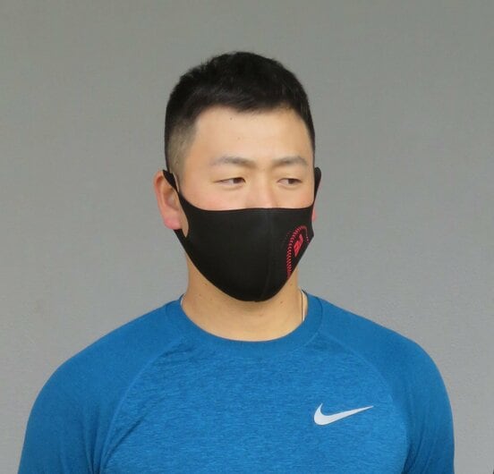  小道具自粛を宣言した岸田（東スポWeb）
