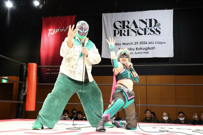 両国大会へのタッグ出陣が決まったスーパー・ササダンゴ・マシン(左)とハイパーミサヲ