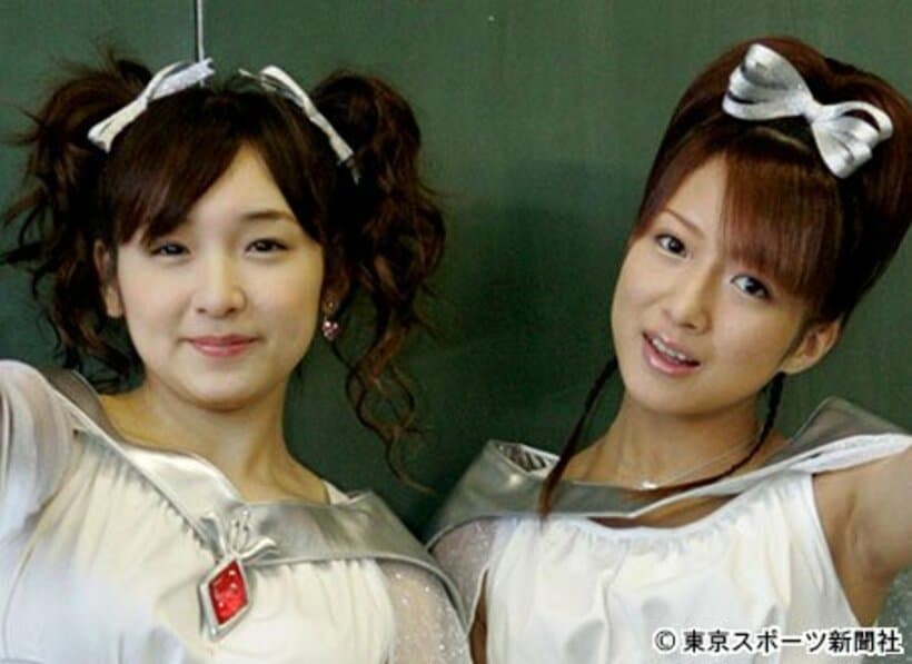  「Ｗ（ダブルユー）」時代の加護亜依（左）と辻希美