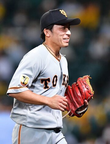  ブルペンで準備していた巨人・増田大