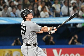 ６回、来日初の２打席連続ホームランを放ったダルベック