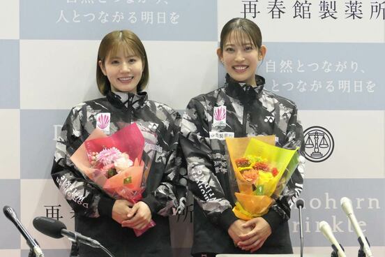 ペア解消を発表した志田千陽(左)と松山奈未