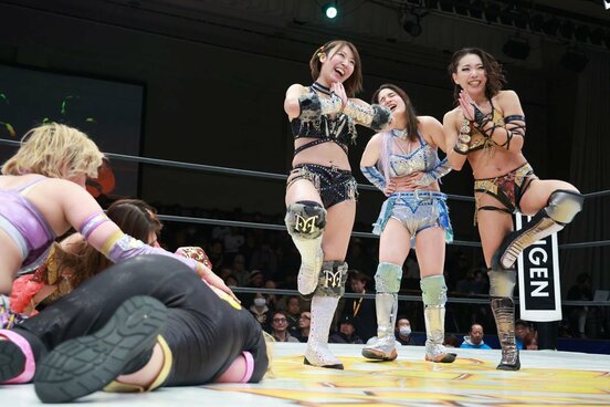 勝利した左から桜井、翔月、山中