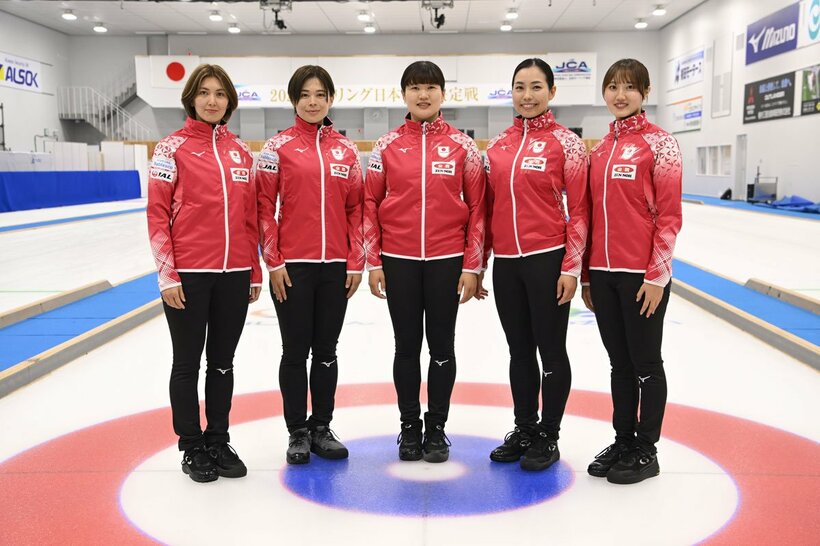 好スタートを切ったフォルティウスの(左から)吉村紗也香、小野寺佳歩、小谷優奈、近江谷杏菜、小林未奈（©JCA/H.IDE）