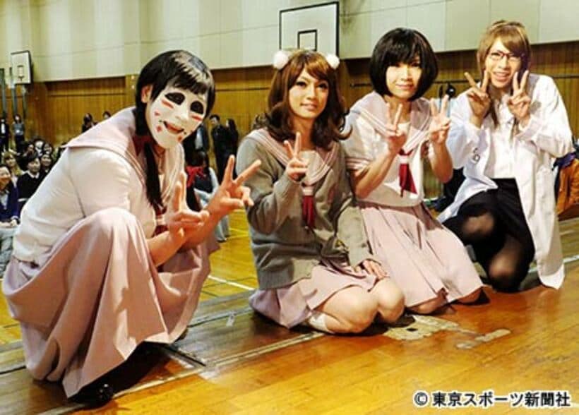左からゴールデンボンバーの樽美酒研二、喜矢武豊、鬼龍院翔、歌広場淳
