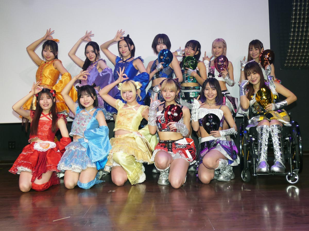 仮面女子」＆「メノニューイヤー」がカウントダウンライブ 新年迎え