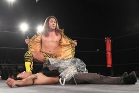 新橋”イケメン”二郎(下)に貫禄勝ちした黒潮TOKYOジャパン