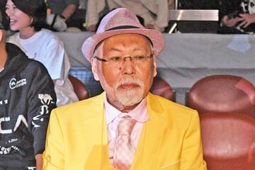 本部席から試合を見守ったマリーゴールドのロッシー小川代表