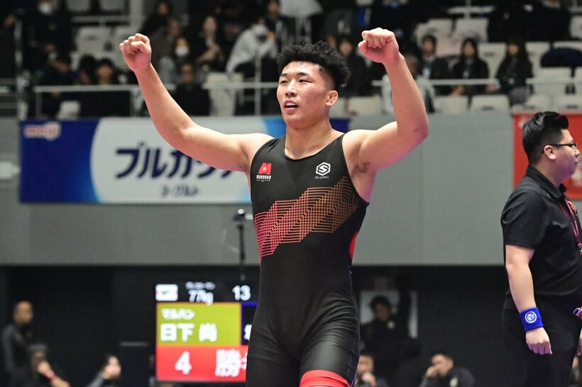 決勝に勝利し、ガッツポーズの日下尚