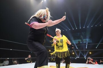 メガトンを竹刀で打つダンプ松本