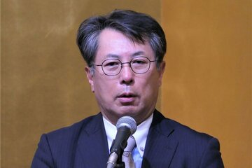球団納会であいさつする中日・大島オーナー