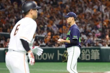 ２回、坂本勇（左）に２ランを浴びた高橋