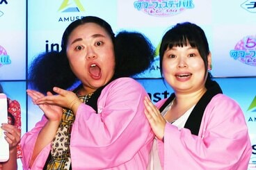 ニッチェの江上敬子(左)と近藤くみこ