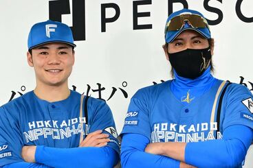 清宮幸太郎(左)と新庄剛志監督