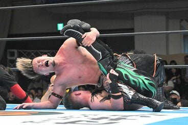 アキラ(下)から3カウントを奪った藤田晃生
