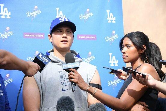 取材に応じる大谷翔平