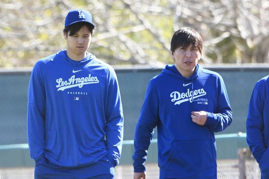 大谷翔平(左)と水原一平容疑者