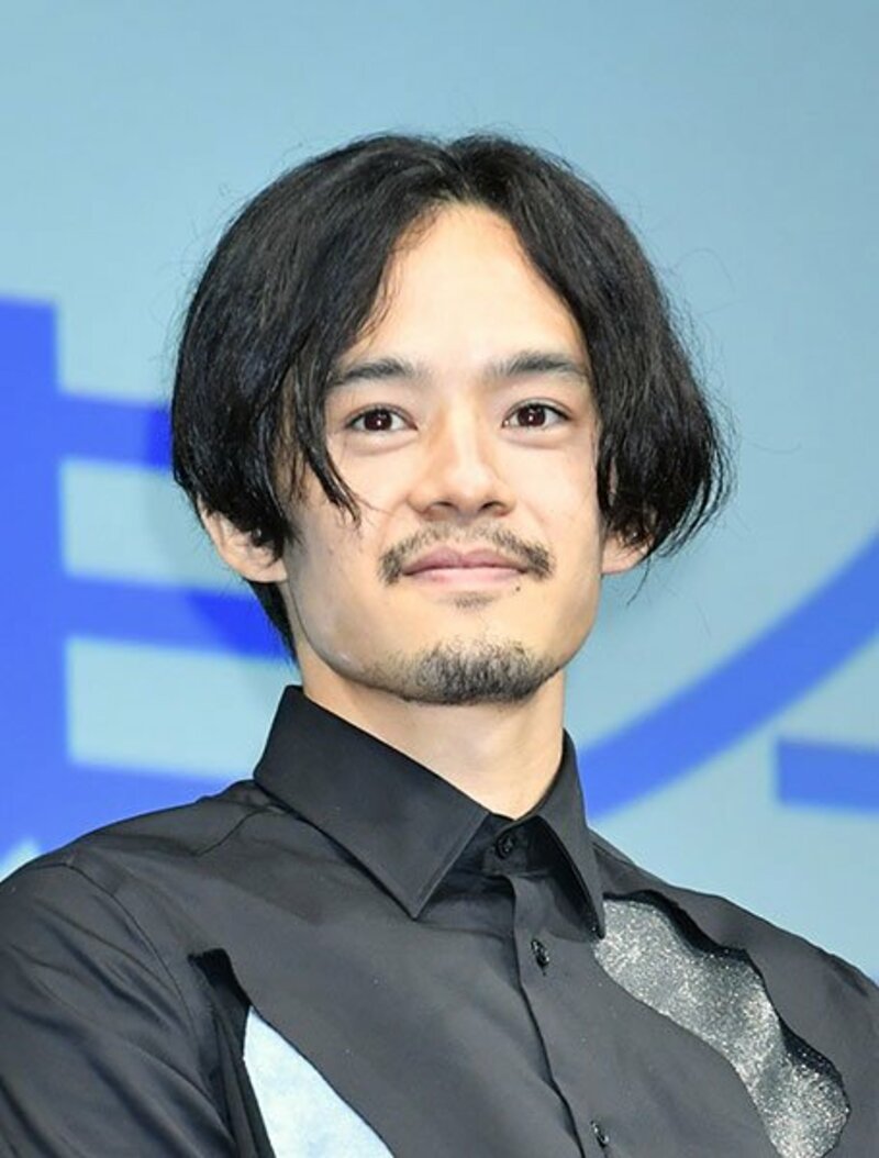 写真:池松壮亮が福本清三さん追悼「生き方が、手やシワが大好きでした」 | 東スポWEB