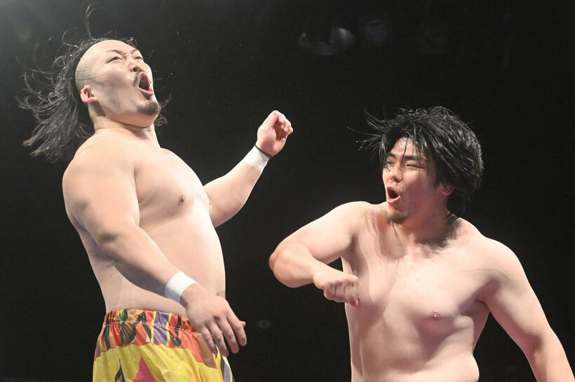 6・18の本番へ火花を散らした挑戦者・田村男児(右)と、世界ジュニア王者・立花誠吾