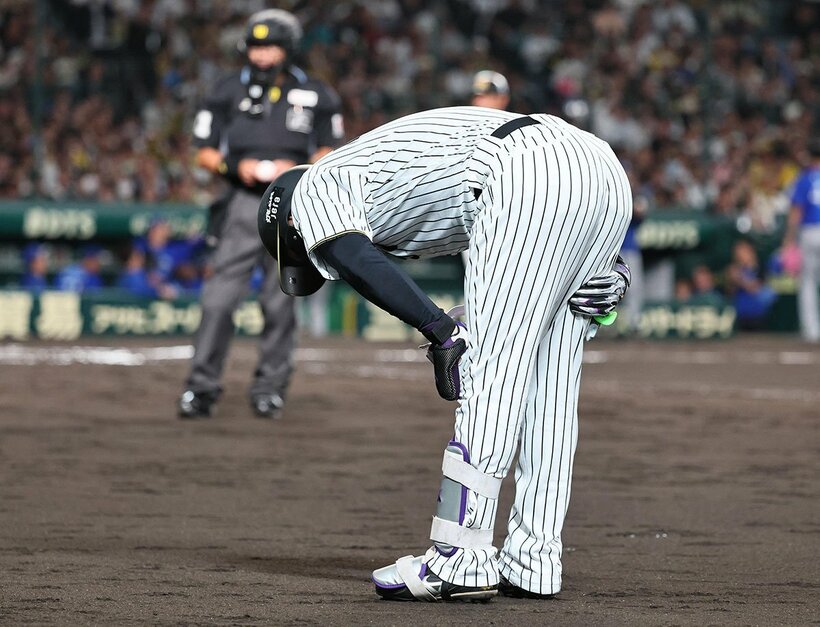 ６回の打席で右太ももを気にするそぶりを見せた森下翔太